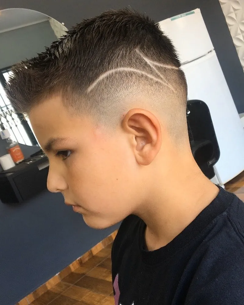 Corte infantil com risco