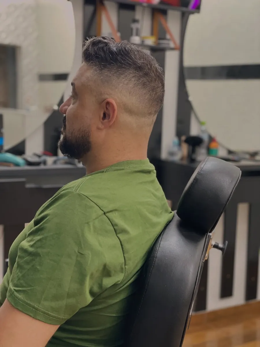 Corte com barba alinhada