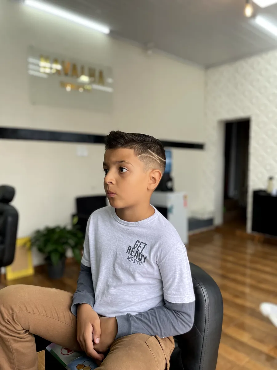 Corte infantil com desenho lateral